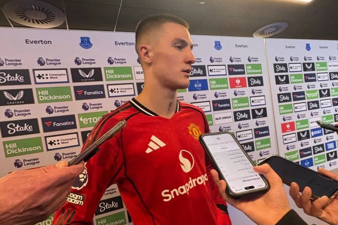 谢什科首谈至今无缘为卡里克先发！自曝曼联特训细节，功臣并非贝巴